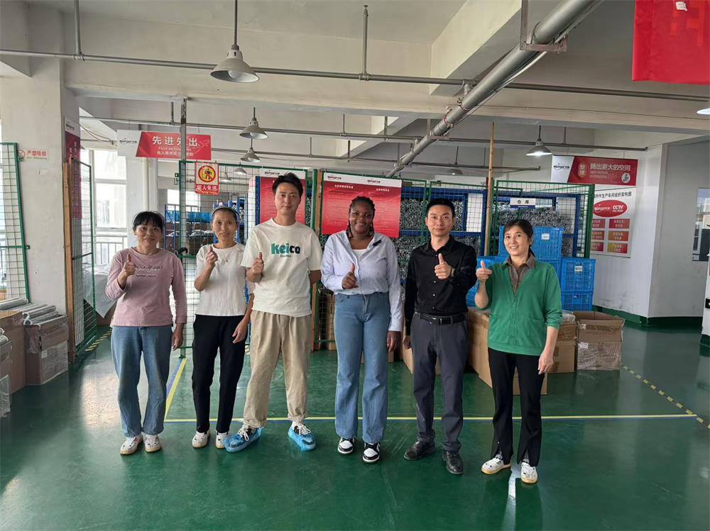 Foreign guests from Zimbabwe visit