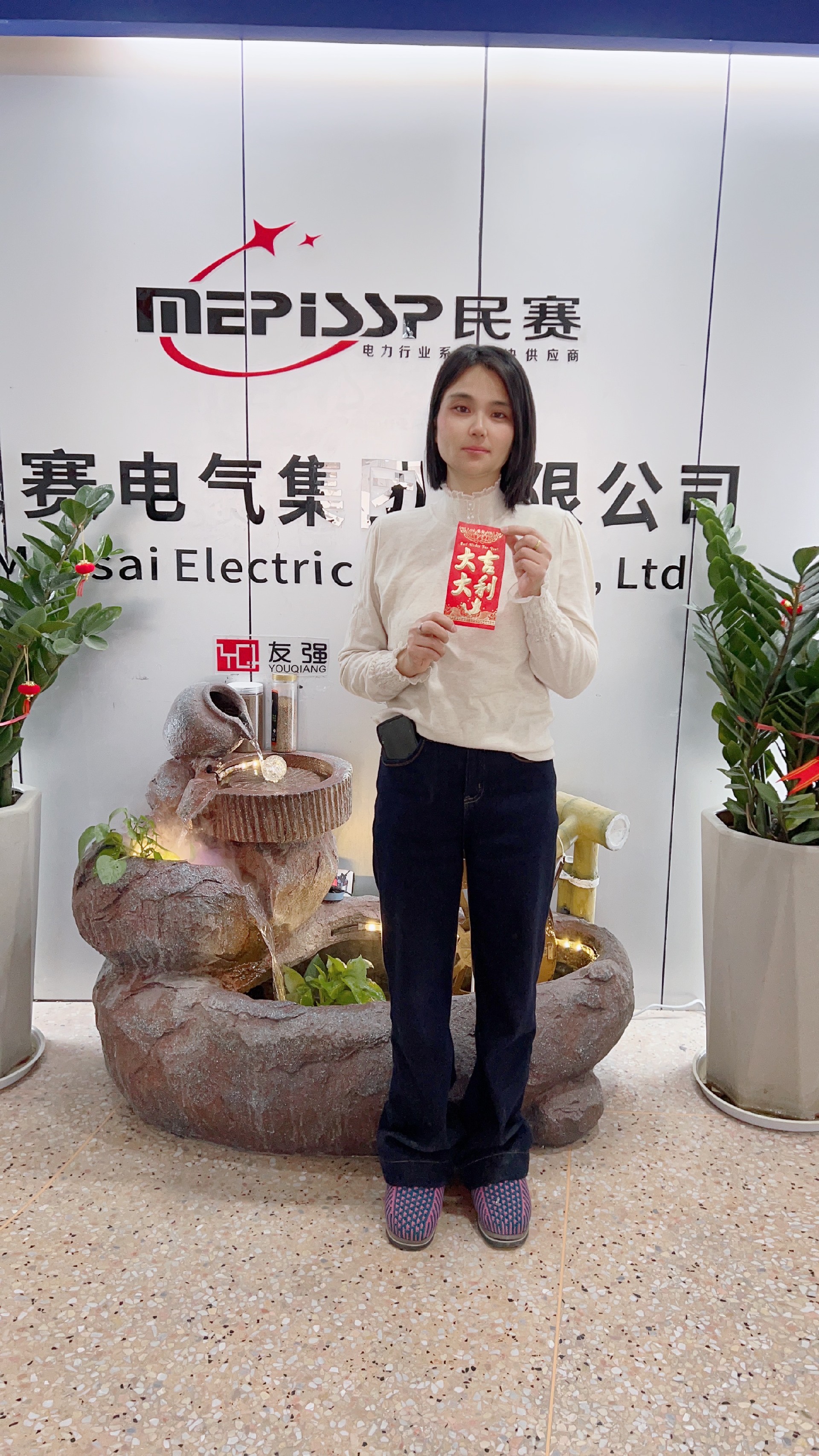 The two warehouse managers work diligently and conscientiously, completing every TOEFL test assigned by the customers carefully, and often work to the point of forgetting themselves. Today is their birthday, and I wish them good health, happy families, and joy.