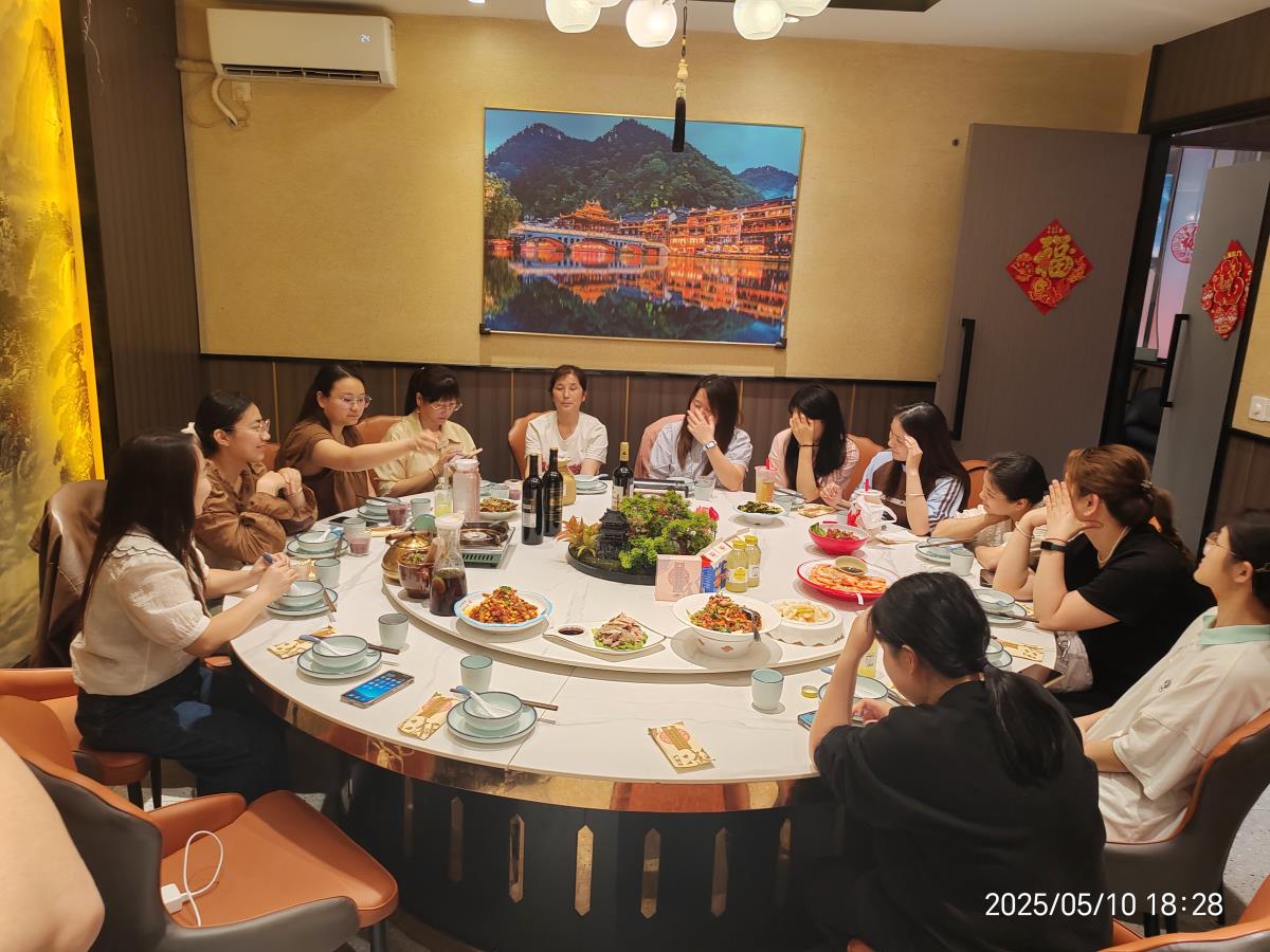 The company's outstanding employees have a dinner to celebrate their performance goals